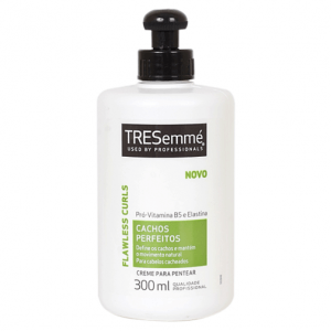 Creme para pentear sem enxágue Tresemmé Cachos Perfeitos.